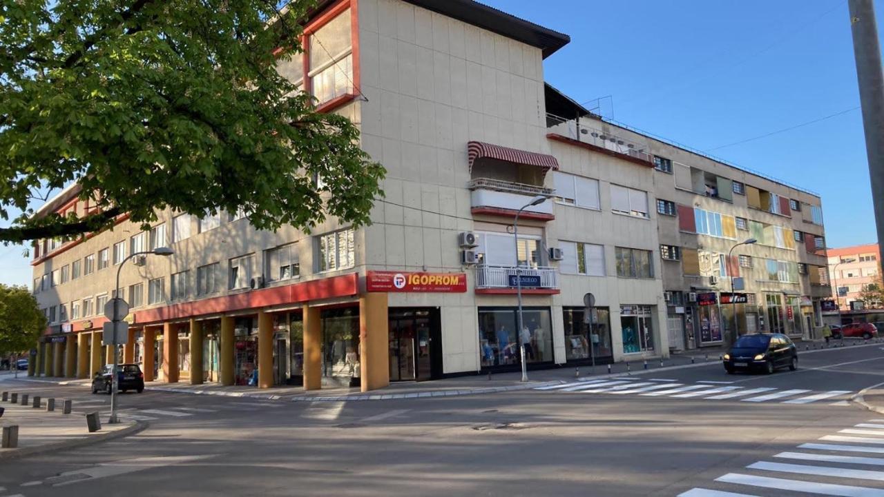 Penthouse Stan 80M2, Terasa 36M2, Garaza... Centar Banja Luke - Gradski Park バニャ・ルカ エクステリア 写真