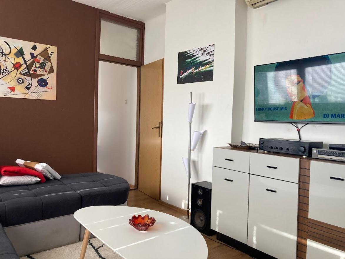Penthouse Stan 80M2, Terasa 36M2, Garaza... Centar Banja Luke - Gradski Park バニャ・ルカ エクステリア 写真
