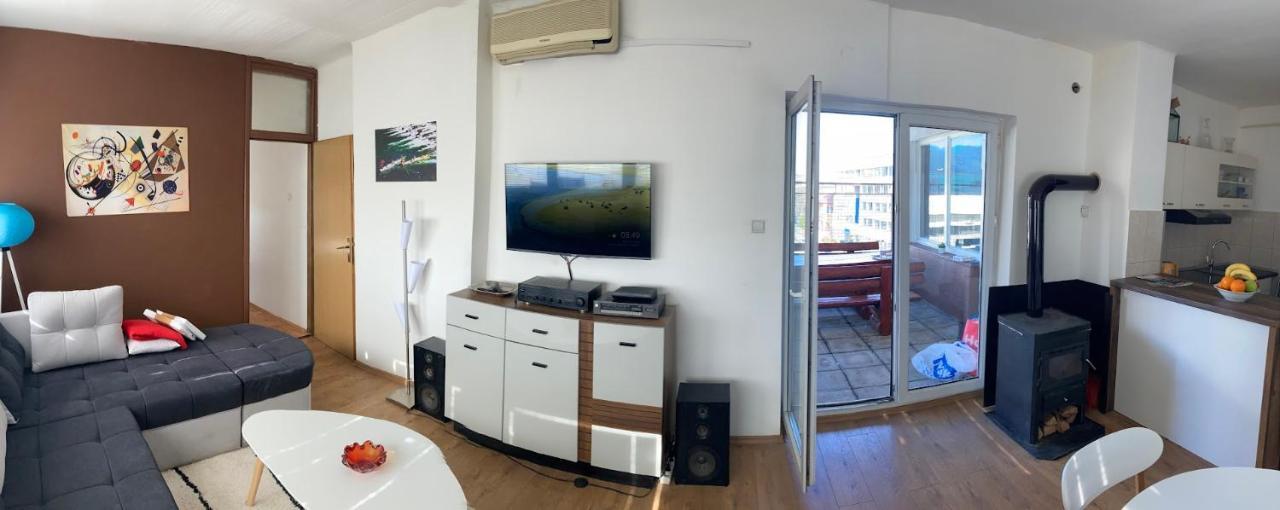 Penthouse Stan 80M2, Terasa 36M2, Garaza... Centar Banja Luke - Gradski Park バニャ・ルカ エクステリア 写真